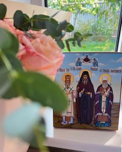 Рукописная семейная икона 123 (Николай Сербский, Силуан Афонский, Николай Алмаатинский)