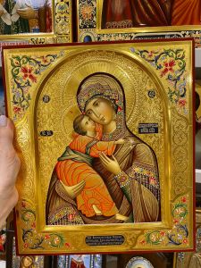 Рукописная икона Владимирская с резьбой 29 (Размер 27*31 см)